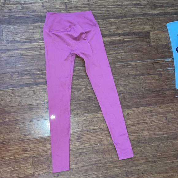 ALO Yoga Pink Seamless Leggings - Picture 5 of 8